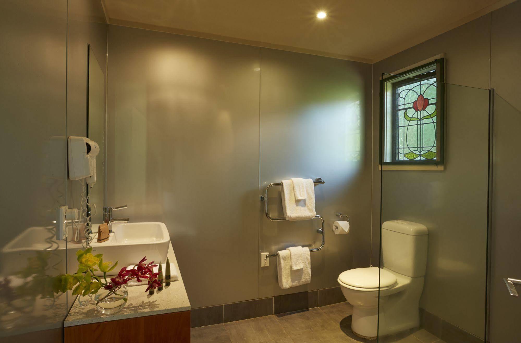 Resort Awaroa Lodge 4*