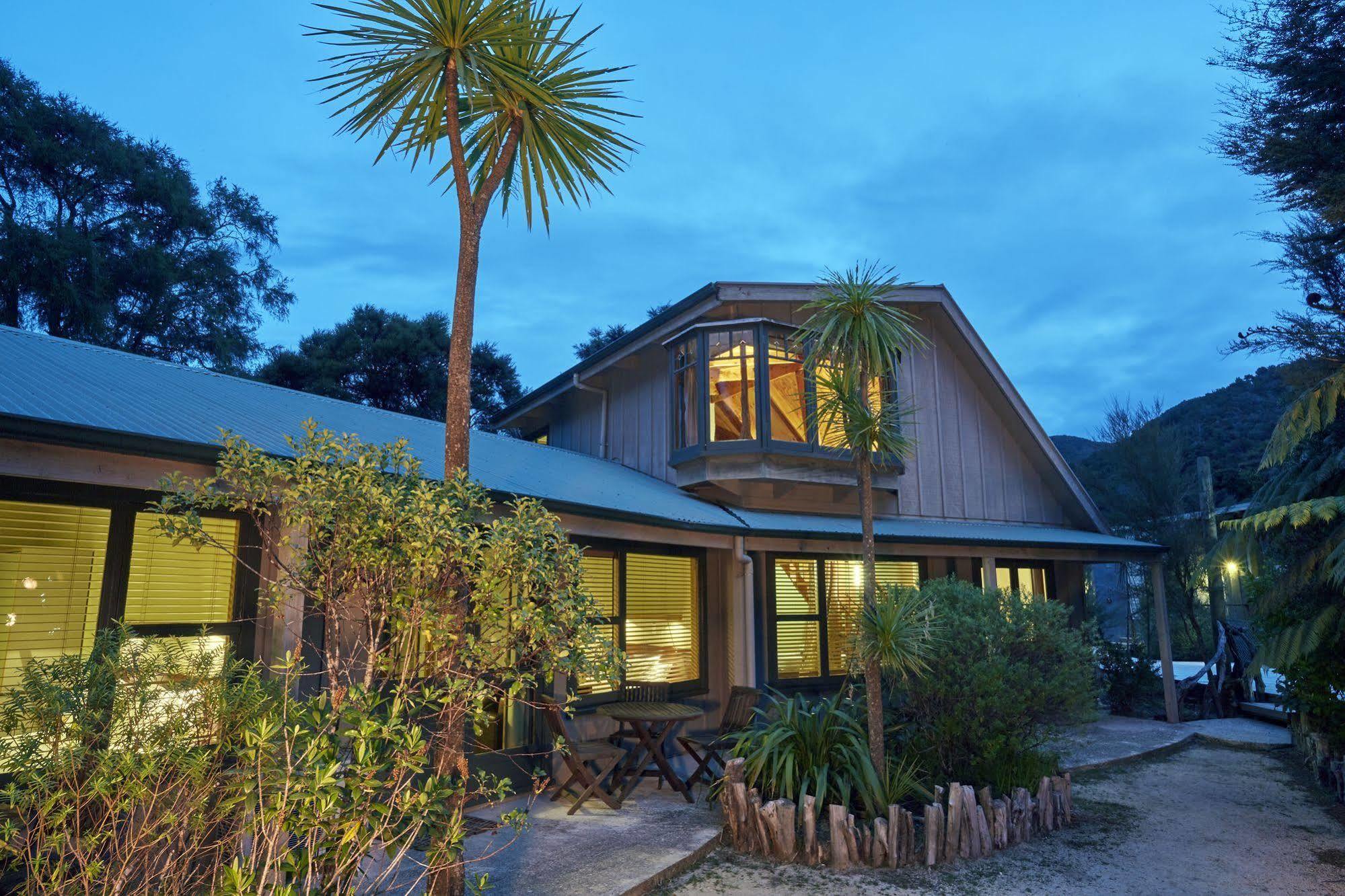 Awaroa Lodge 4*